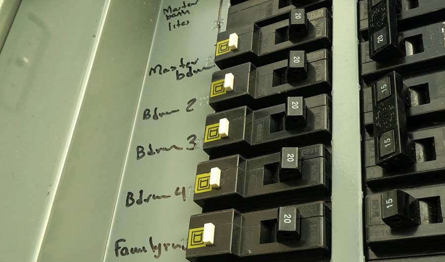 20 Amp Circuit Breaker Lg