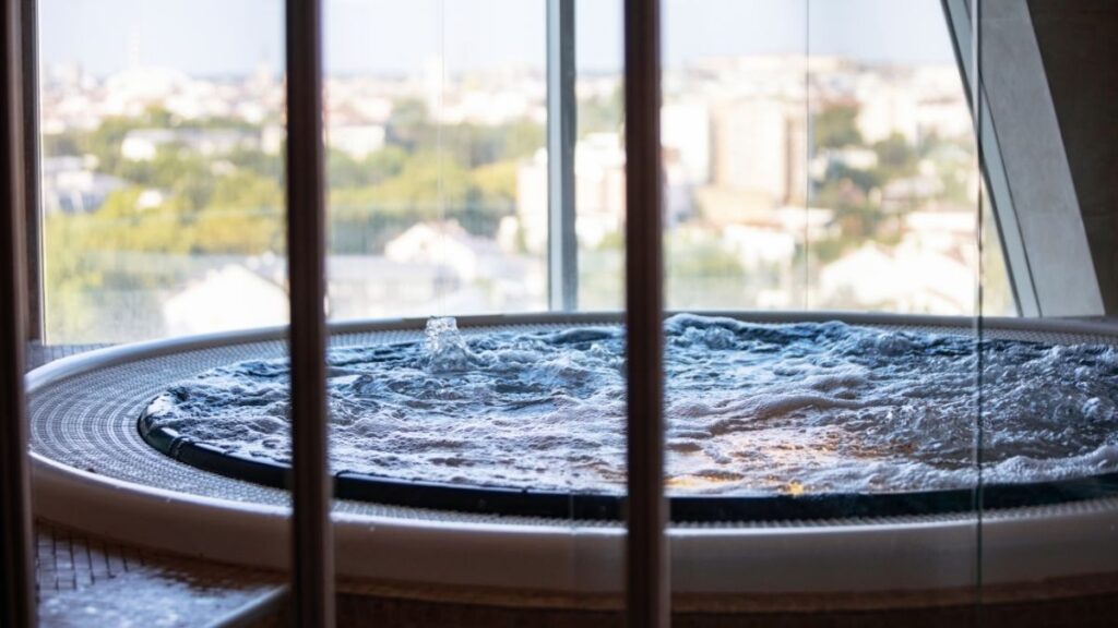 Cleaning A Hot Tub