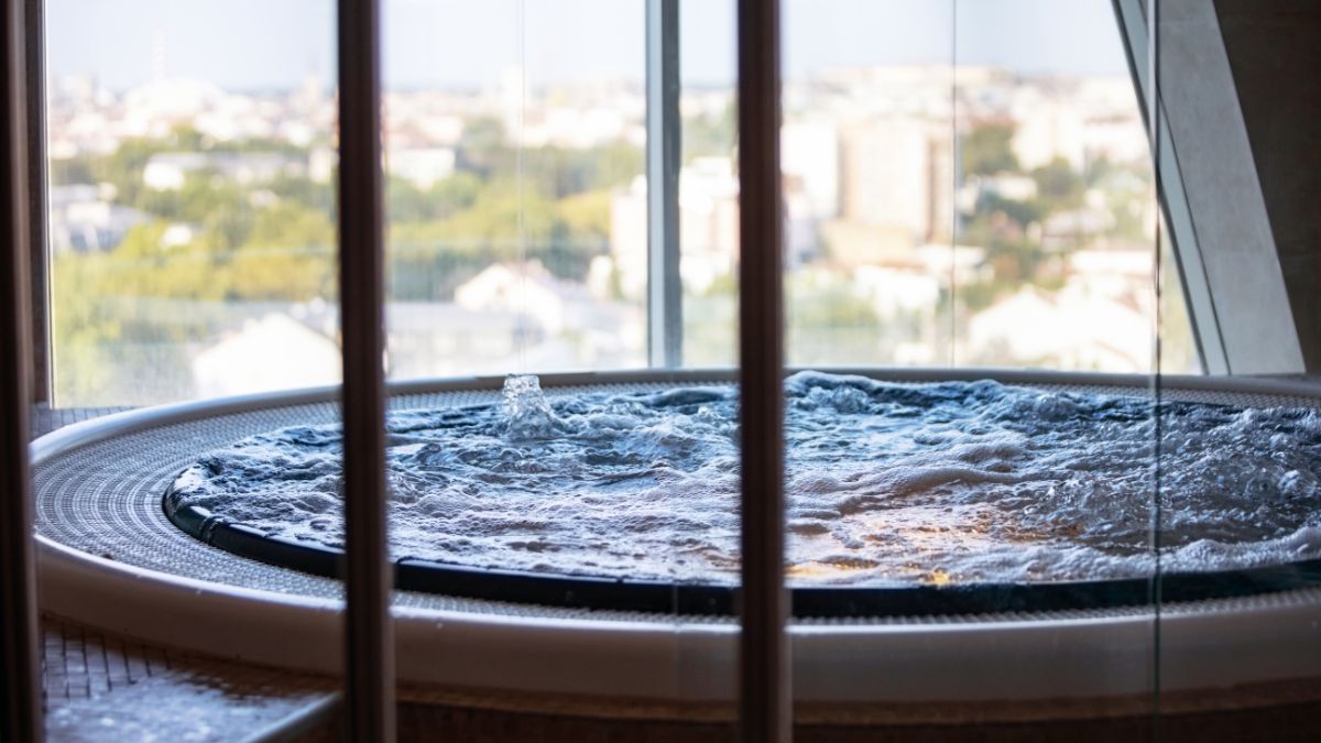 cleaning a hot tub