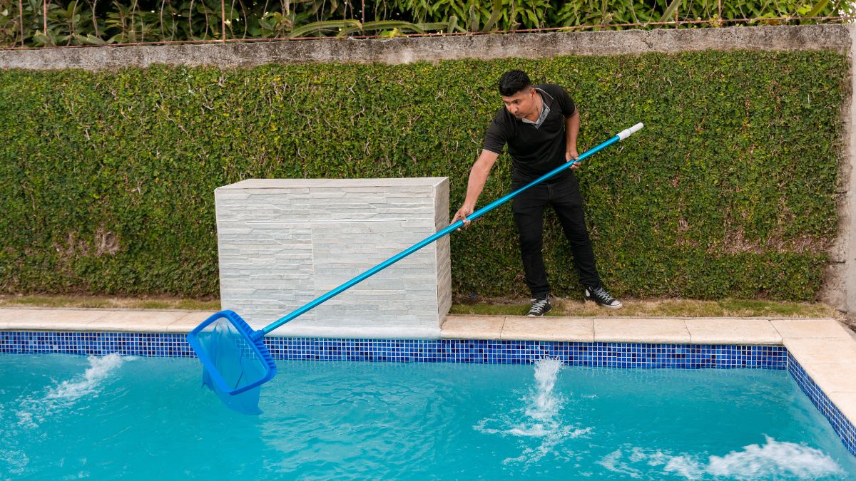 cleaning bottom of pool