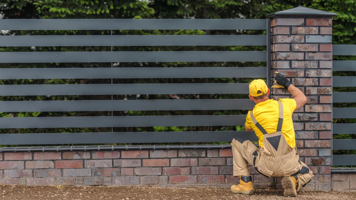 fence post spacing