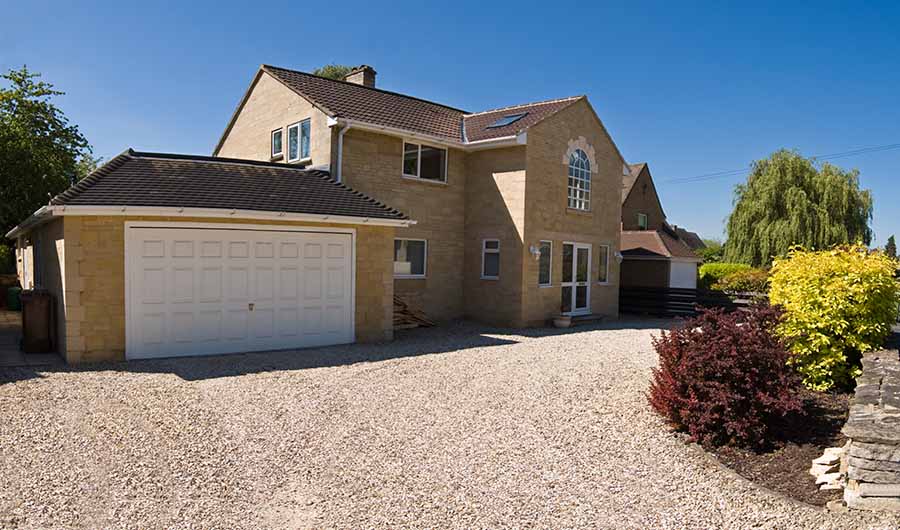 House With Gravel Driveway Lg