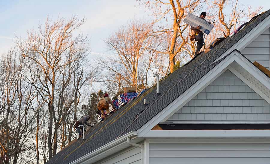 Roofers On Steep Roof Lg