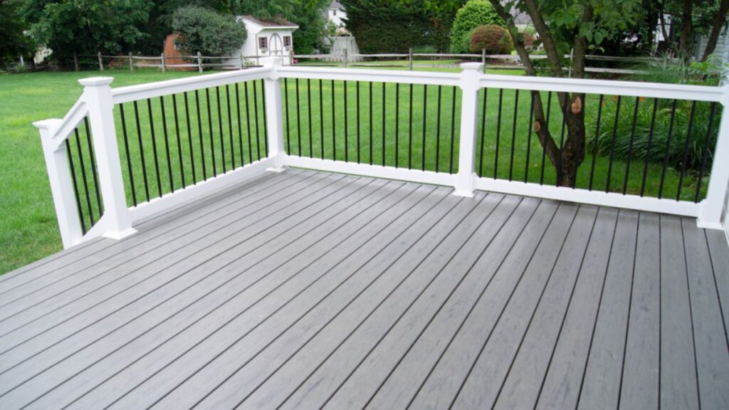 Trex Decking With White Railing