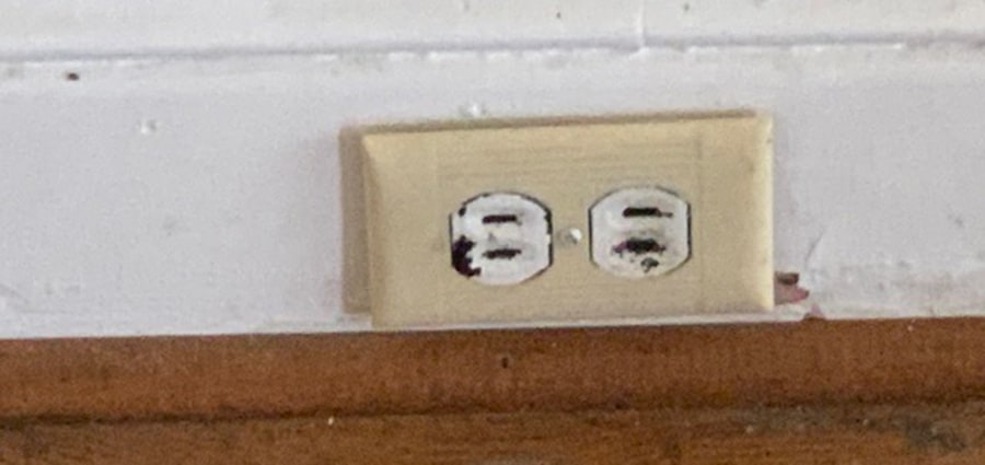 Ungrounded Outlet 2 Lg