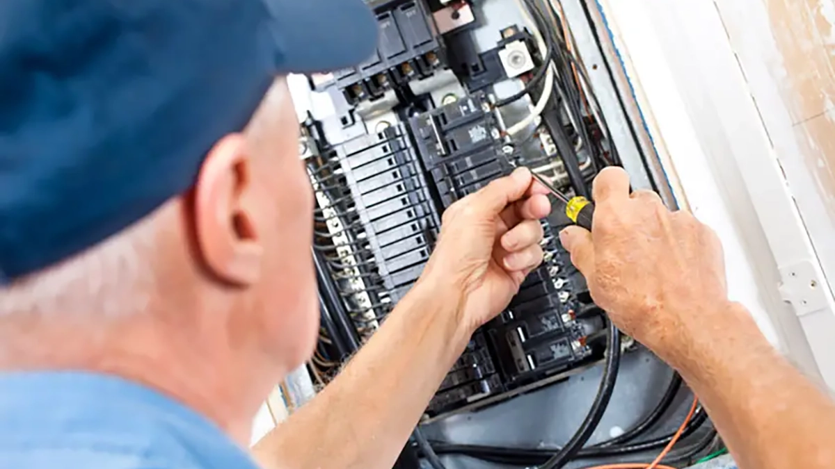 electrician wiring panel: 50-amp wire size.